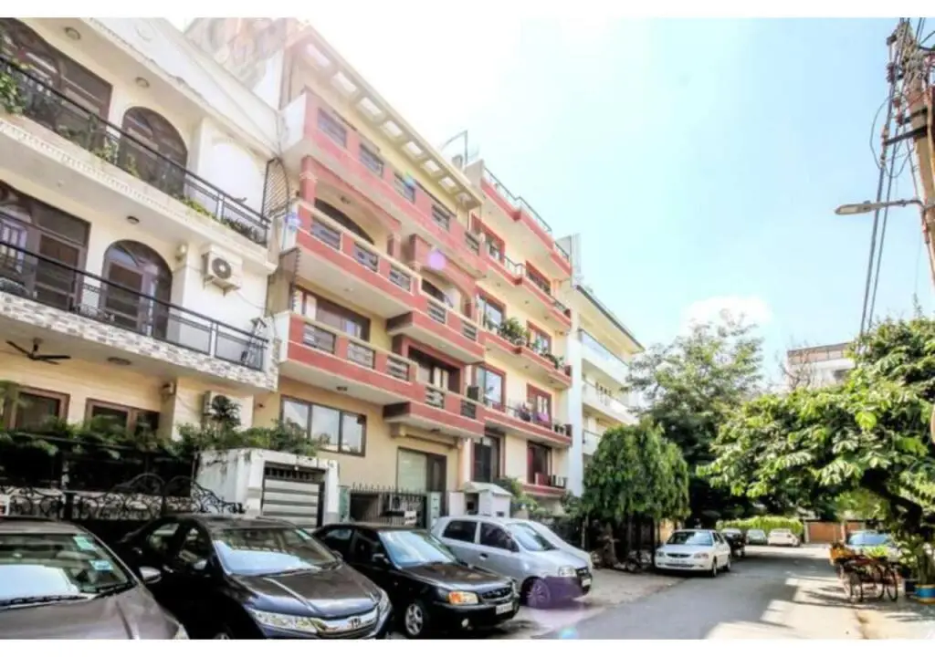 Bluo 1Bhk Defence Colony Mkt - Balcony, Parking — фото 1