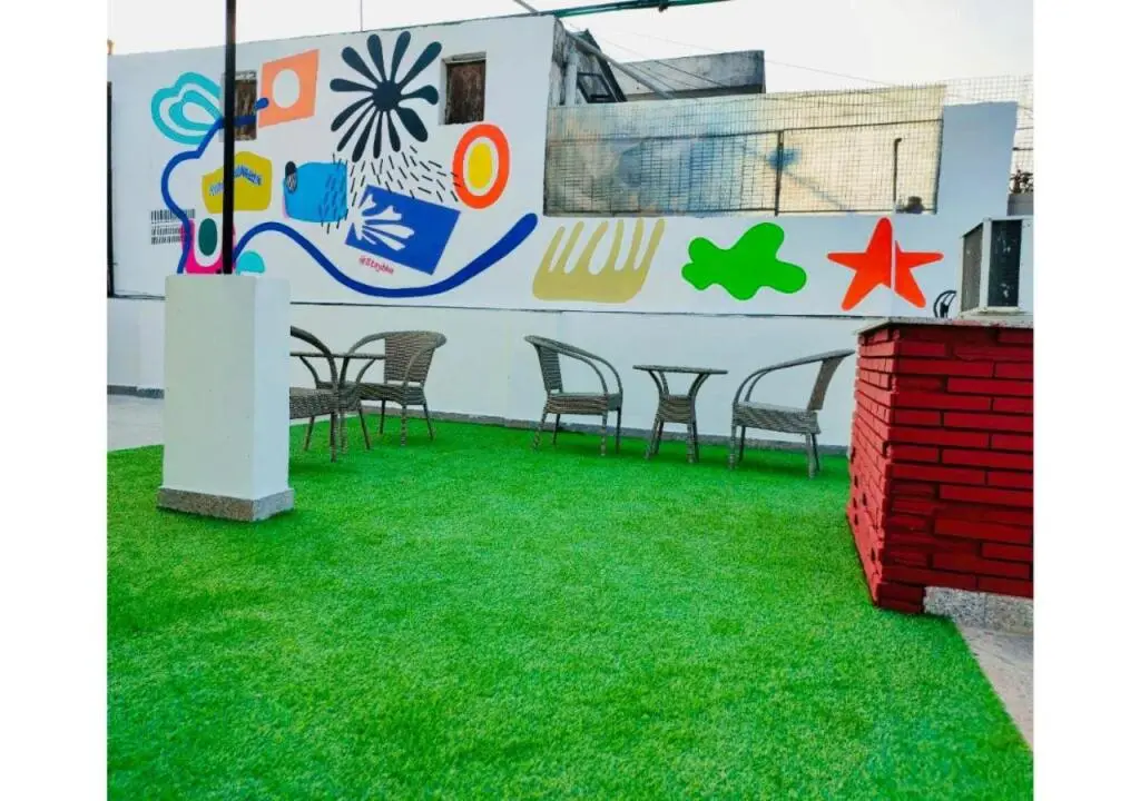 Нью-Дели: Bluo 1Bhk Defence Colony Mkt - Balcony, Parking