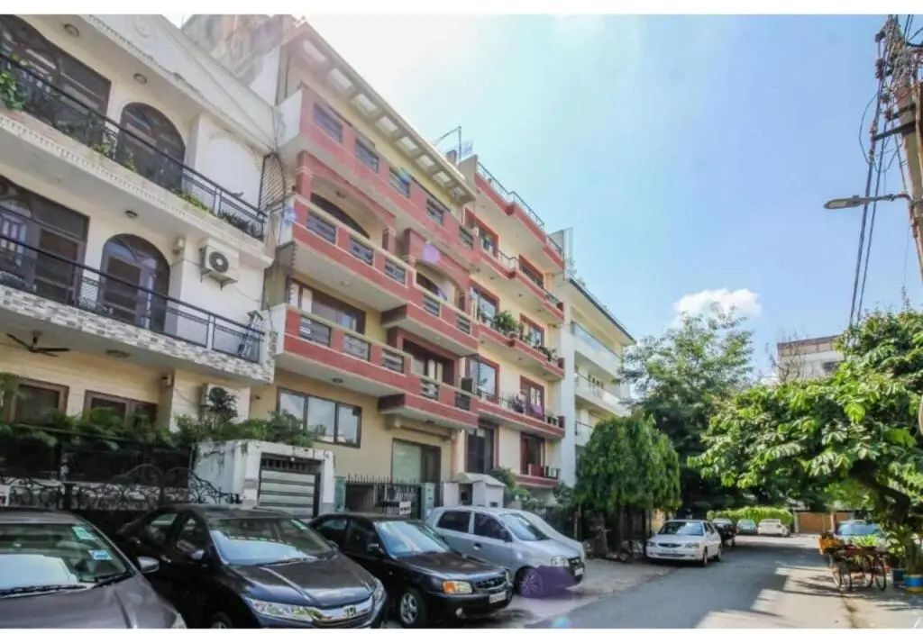 Bluo 1Bhk - Defence Colony Market, Lift, Balcony — фото 1