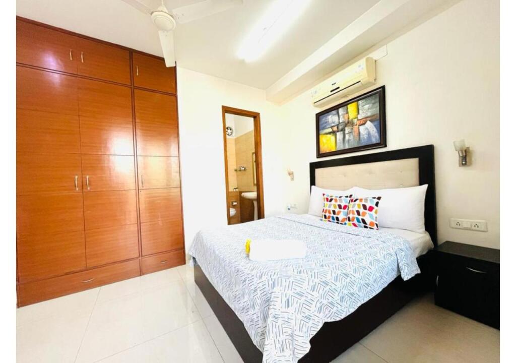 Нью-Дели: Bluo 1Bhk - Defence Colony Market, Lift, Balcony