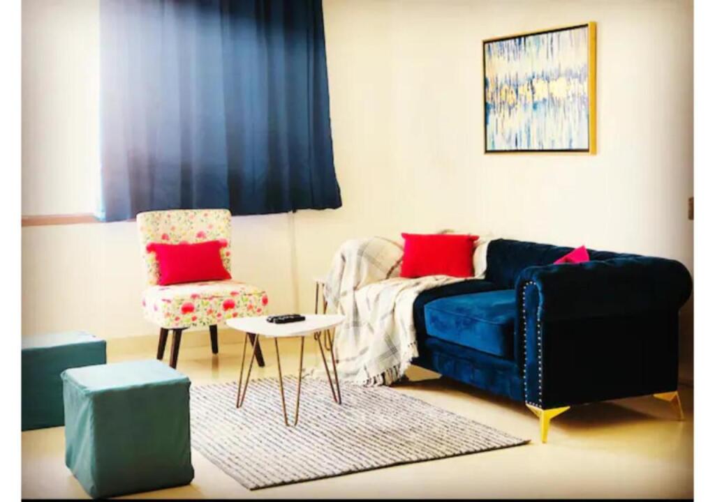 Нью-Дели: Bluo 1Bhk - Defence Colony Market, Lift, Balcony