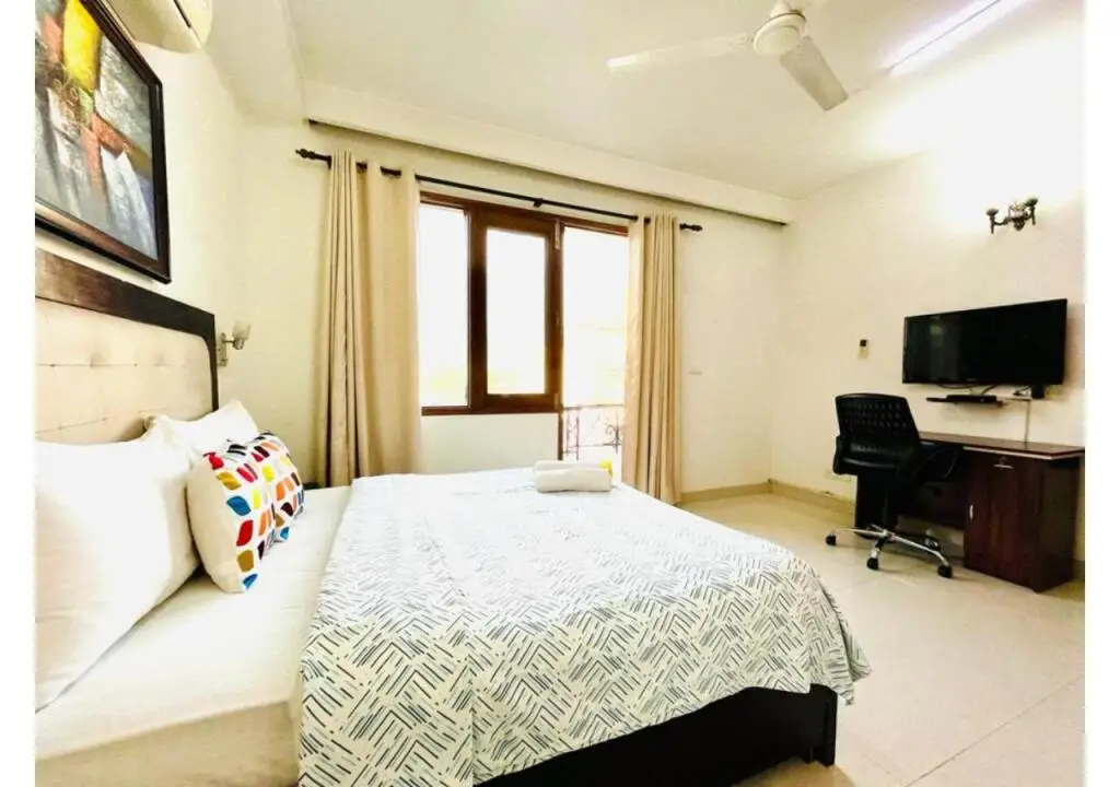 Нью-Дели: Bluo 1Bhk - Defence Colony Market, Lift, Balcony
