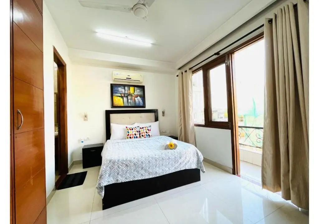 Нью-Дели: Bluo 1Bhk - Defence Colony Market, Lift, Balcony