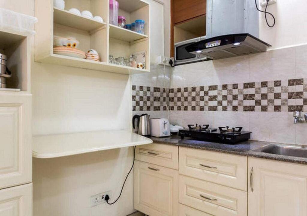 Нью-Дели: Bluo 1Bhk - Defence Colony Market, Lift, Balcony