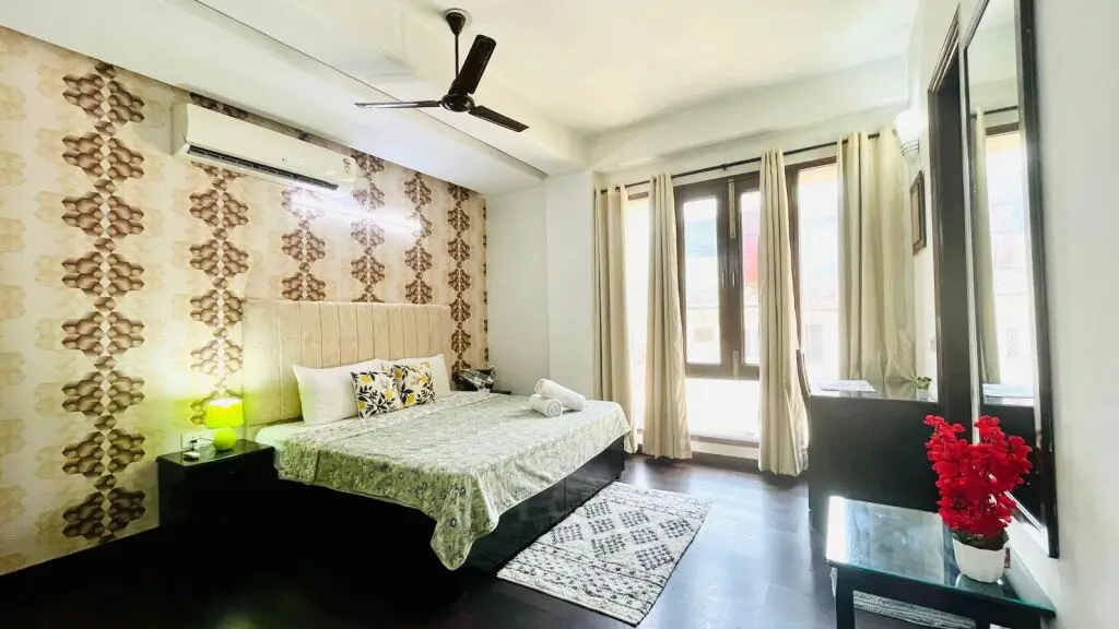 Bluo Classic Studio - Green Park Hauz Khas Village — фото 1