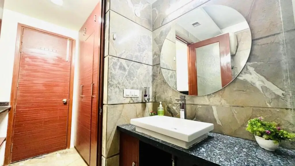 Нью-Дели: Bluo Cozy Studio With Balcony - Green Park Hkv