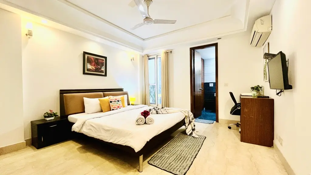 Нью-Дели: Bluo Modern 3Bhk M Block - Balcony, Parking