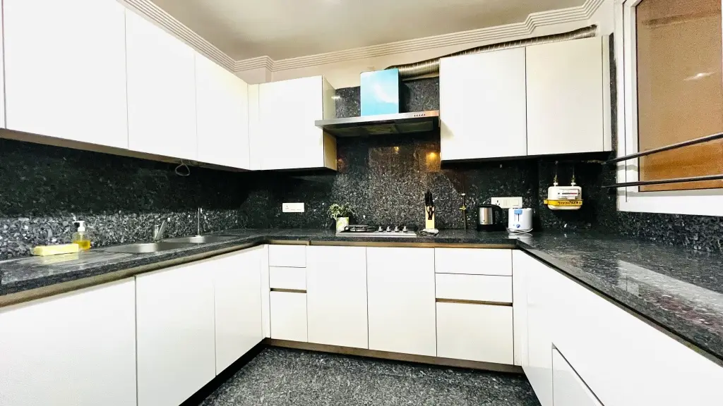 Нью-Дели: Bluo Modern 3Bhk M Block - Balcony, Parking