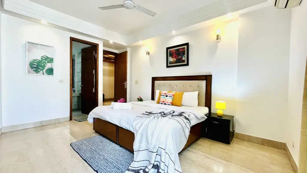 Нью-Дели: Bluo Modern 3Bhk M Block - Balcony, Parking