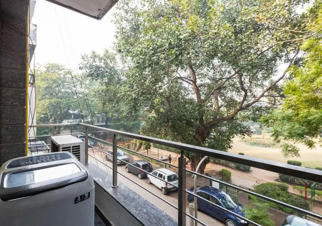 Нью-Дели: Bluo Park Facing 3bhk - Balcony, Lift, Parking