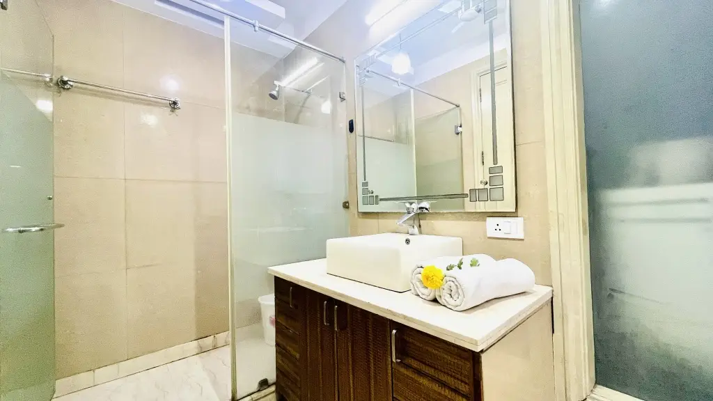 Нью-Дели: Bluo Park Facing 3bhk - Balcony, Lift, Parking