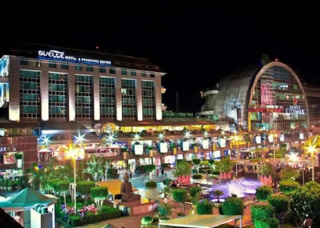 BluO 1BHK Select Citywalk MAX Saket, Balcony Lift — фото 1