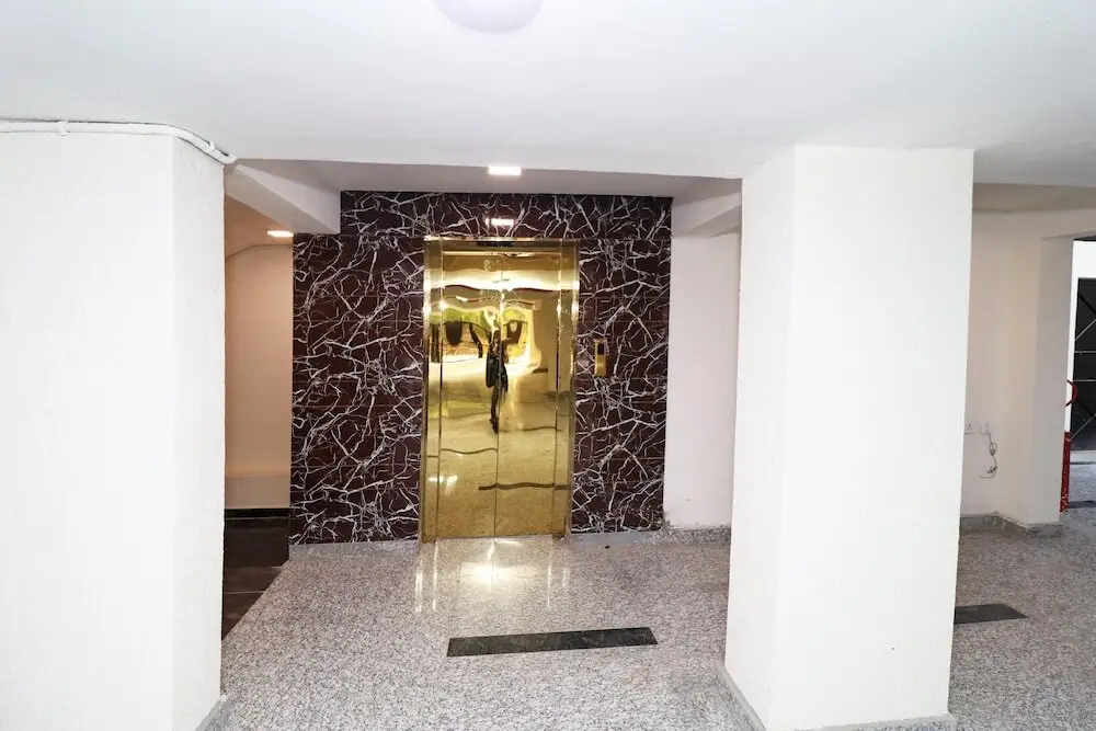 Нью-Дели: Hotel Leo Saffron
