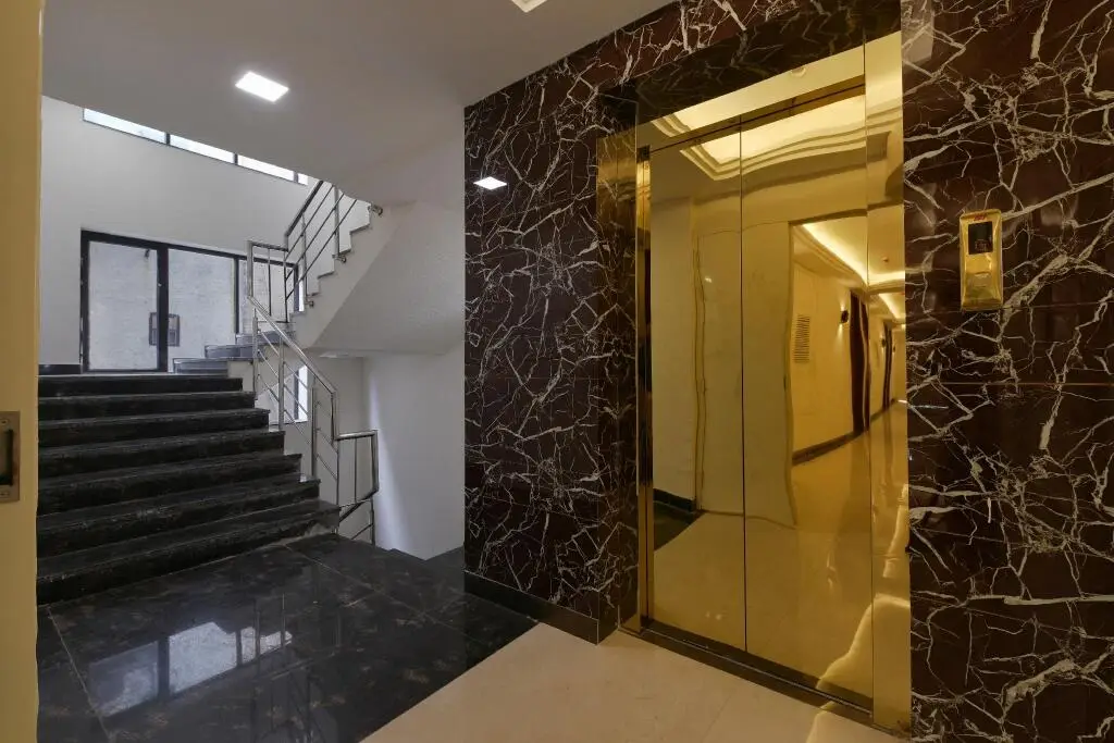 Нью-Дели: Hotel Leo Saffron