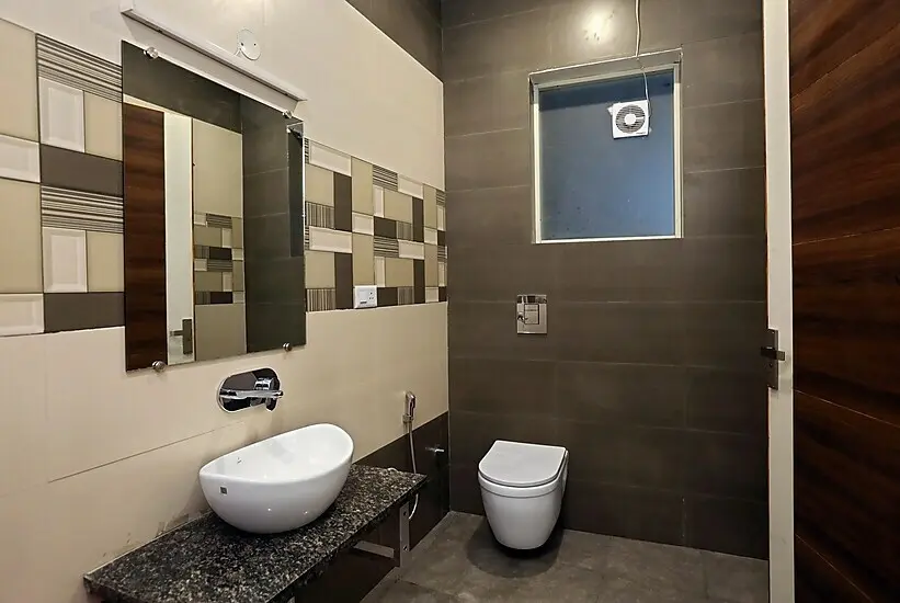 Карнал: Hotel Triple Tree