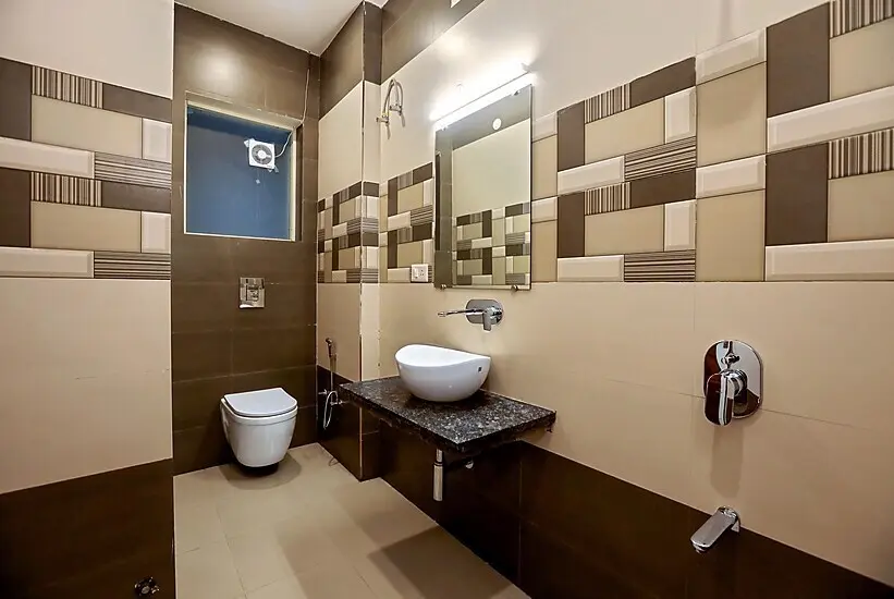Карнал: Hotel Triple Tree