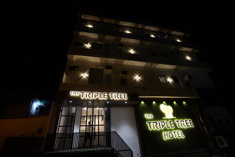 Карнал: Hotel Triple Tree