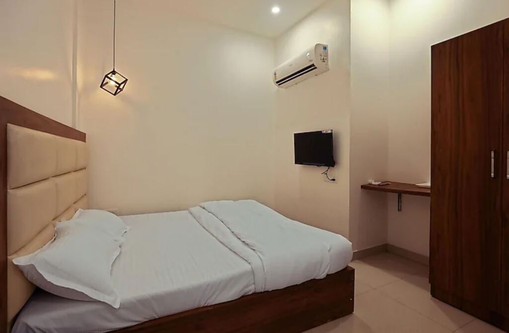 Карнал: Hotel Triple Tree