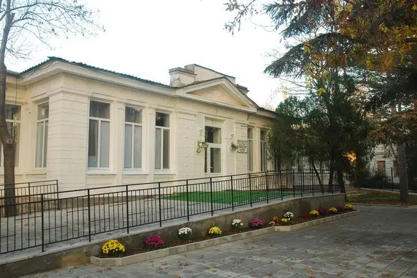 Саки: Отель Бурденко