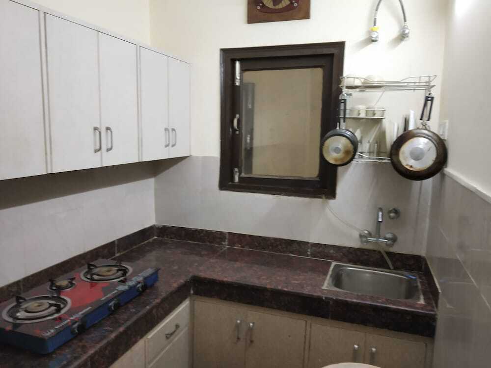 Нью-Дели: The Raveesh Rooms