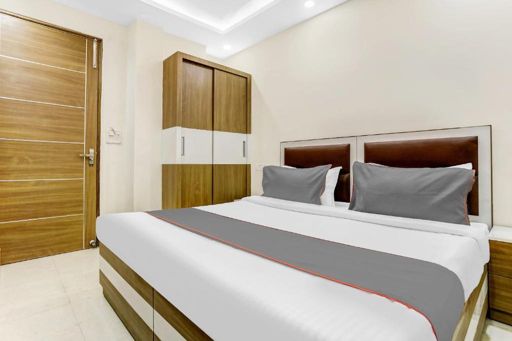 Нью-Дели: Capital O 85346 Hotel Delhi Delight
