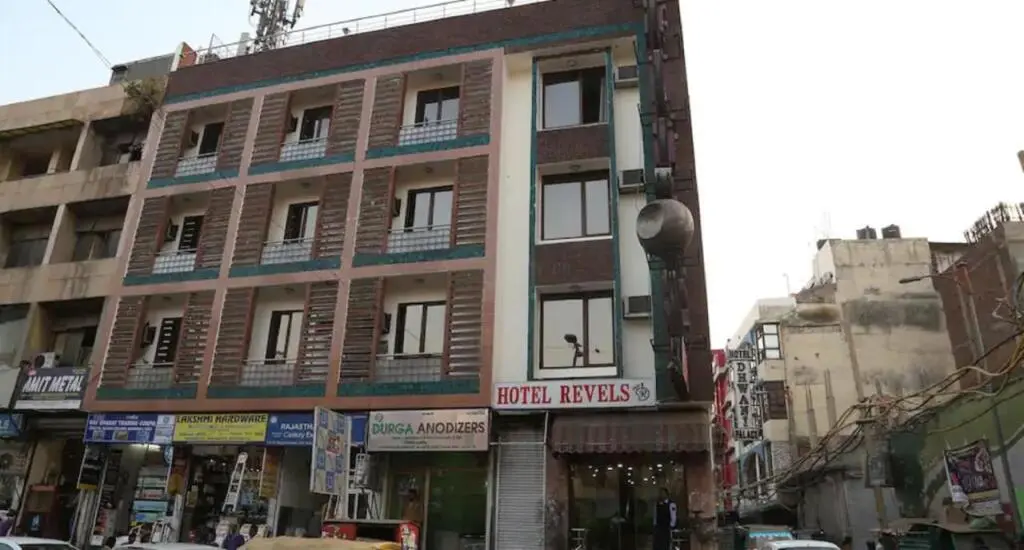 Нью-Дели: Revels Plum Hotel At New Delhi Railway Station