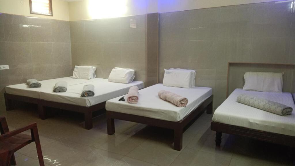 Тирупати: Sri Lakshmi Grand Tirupati