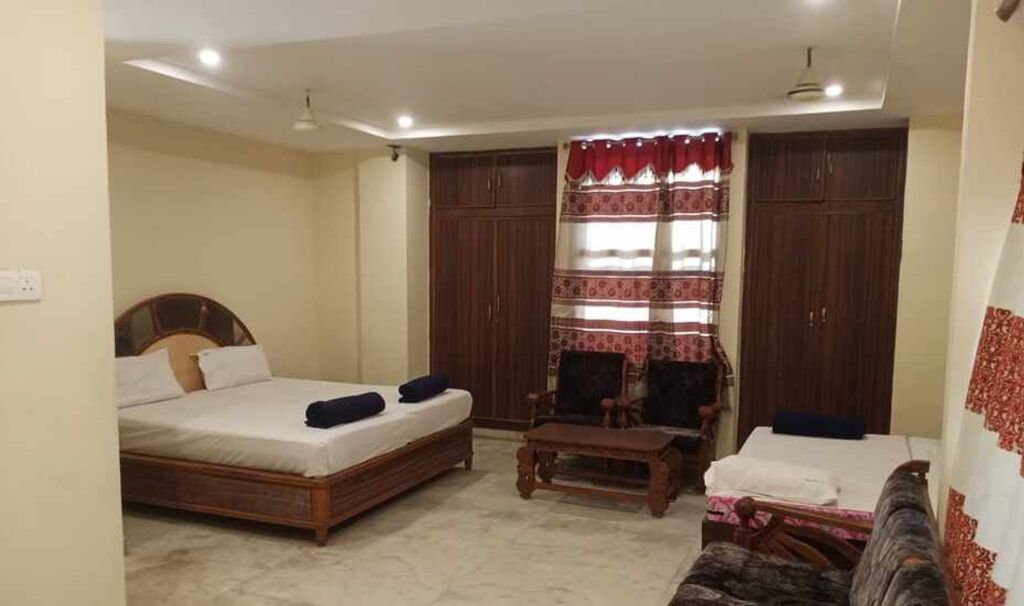 Тирупати: Hotel Poojith AC