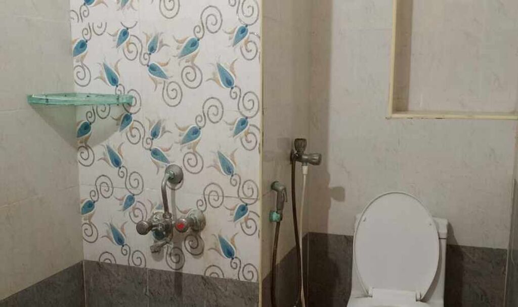 Тирупати: Hotel Poojith AC