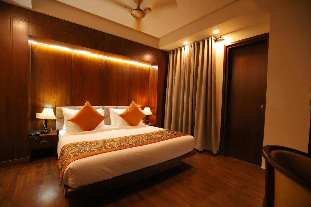 Нью-Дели: IP Royal Hotel - Couple Friendly Near Yamuna Sports Complex, Karkardooma New Delhi