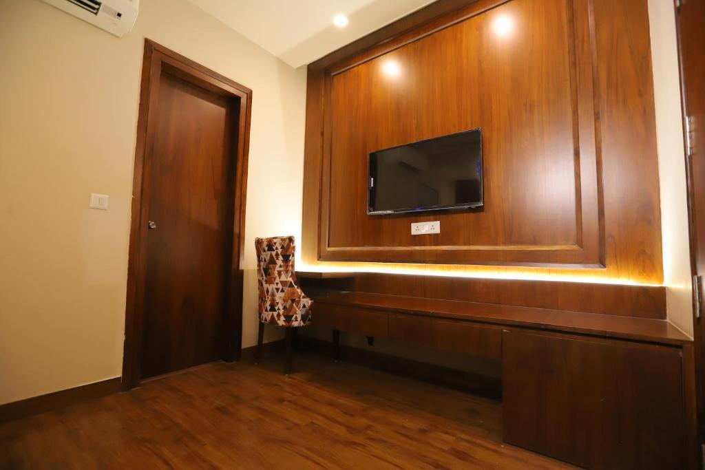 Нью-Дели: IP Royal Hotel - Couple Friendly Near Yamuna Sports Complex, Karkardooma New Delhi