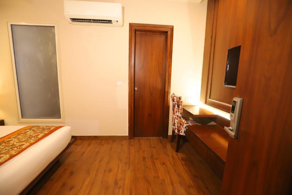 Нью-Дели: IP Royal Hotel - Couple Friendly Near Yamuna Sports Complex, Karkardooma New Delhi