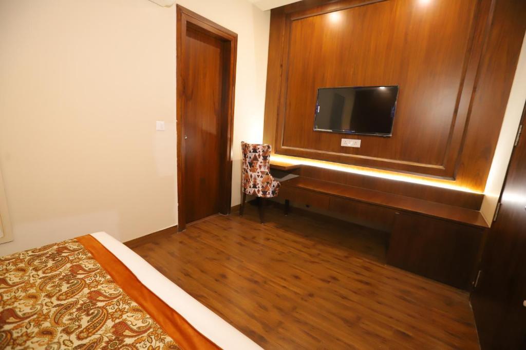 Нью-Дели: IP Royal Hotel - Couple Friendly Near Yamuna Sports Complex, Karkardooma New Delhi
