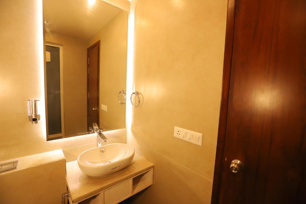 Нью-Дели: IP Royal Hotel - Couple Friendly Near Yamuna Sports Complex, Karkardooma New Delhi
