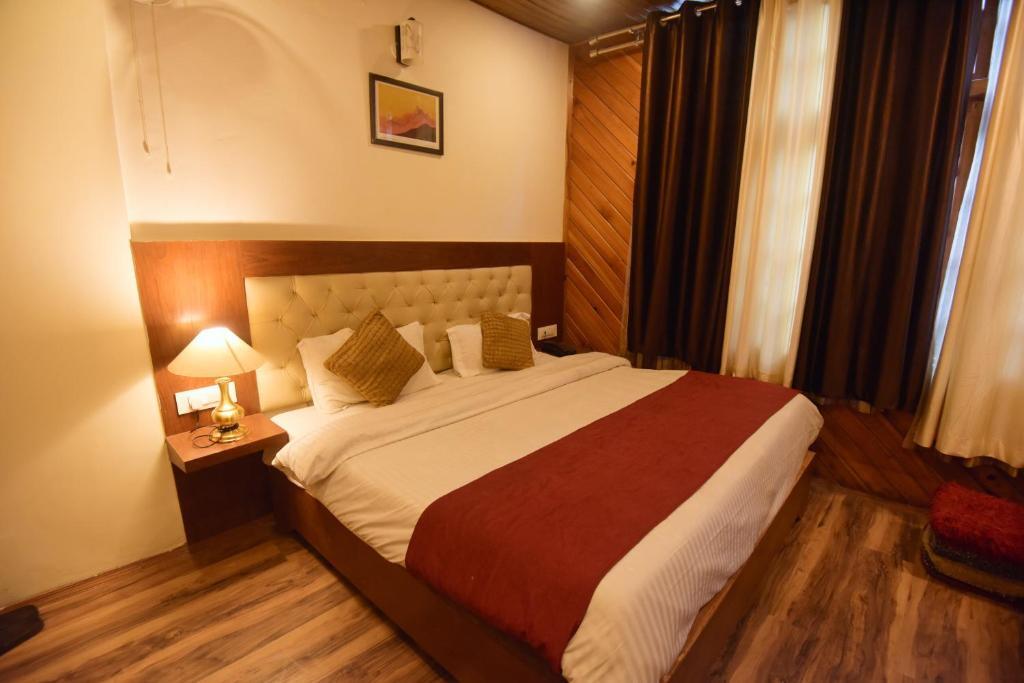 Манали: Swiss Cottage by Dumnu Homes next to Kangna Ranaut's house