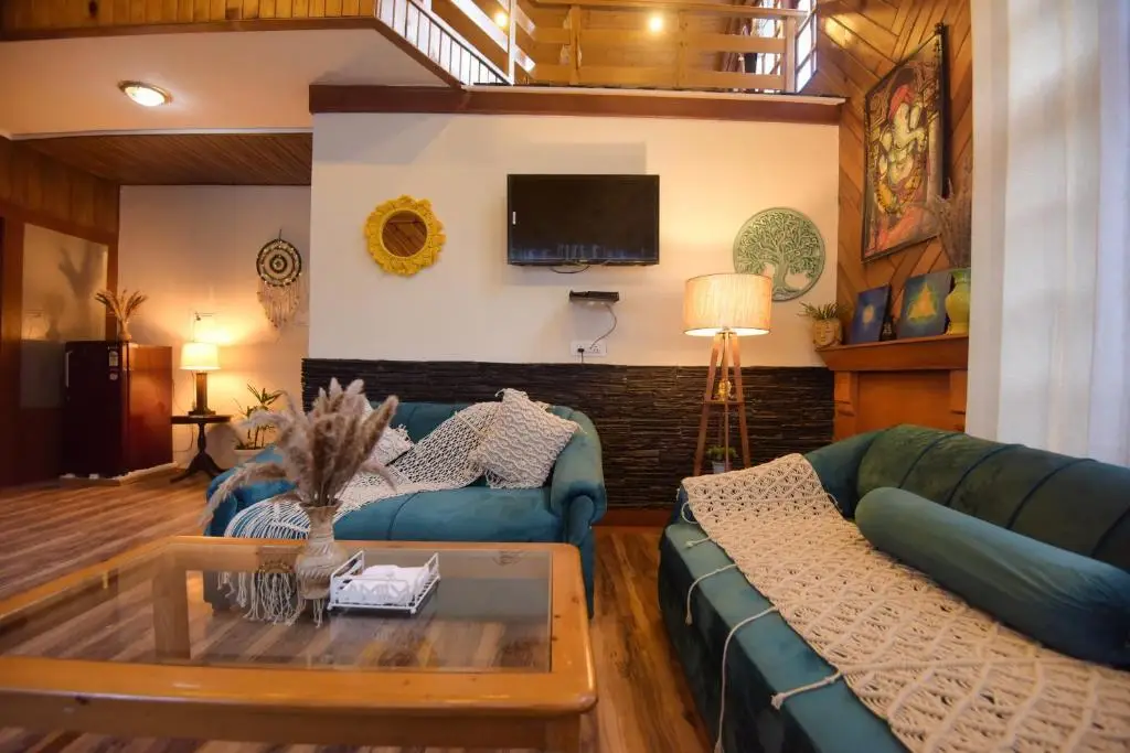 Манали: Swiss Cottage by Dumnu Homes next to Kangna Ranaut's house