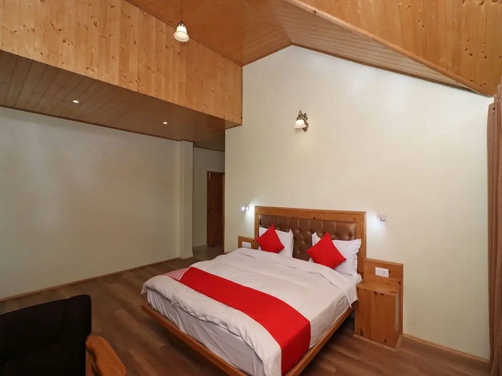 Манали: OYO 14011 Home Nature View Wooden Stay Naggar Road