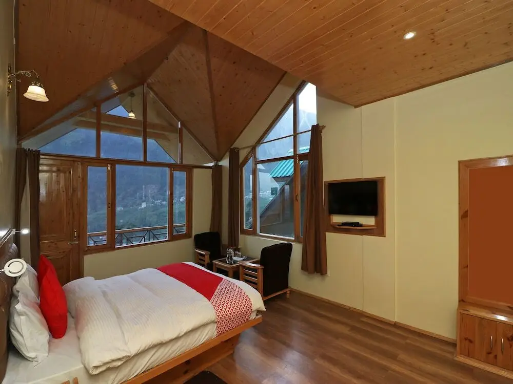 Манали: OYO 14011 Home Nature View Wooden Stay Naggar Road