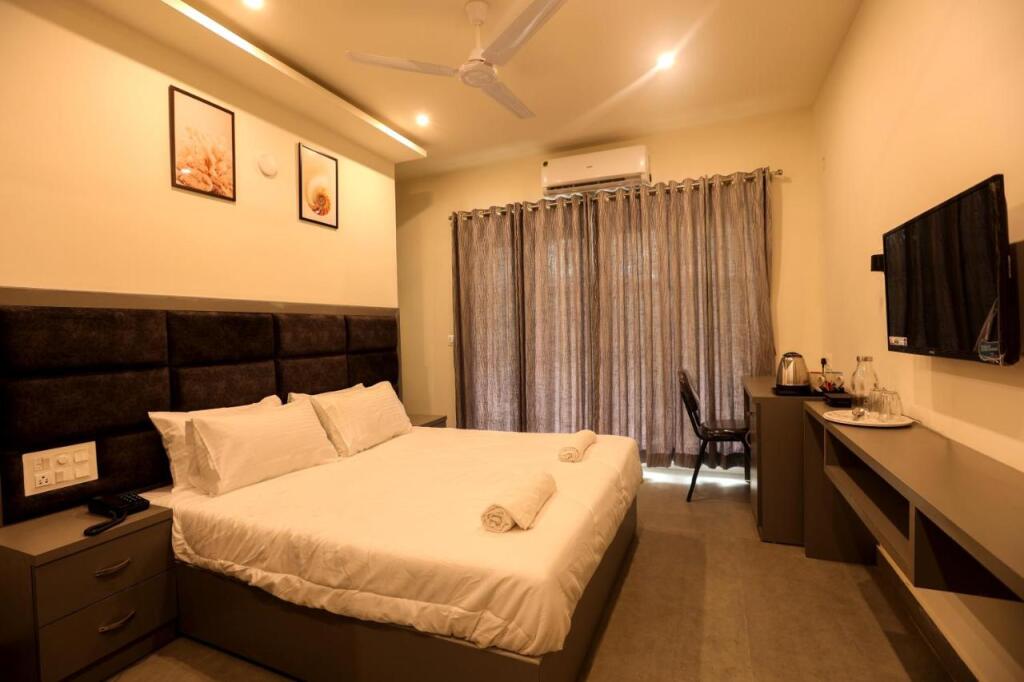 Панаджи: Coastal Pearl Hotel Miramar Panaji