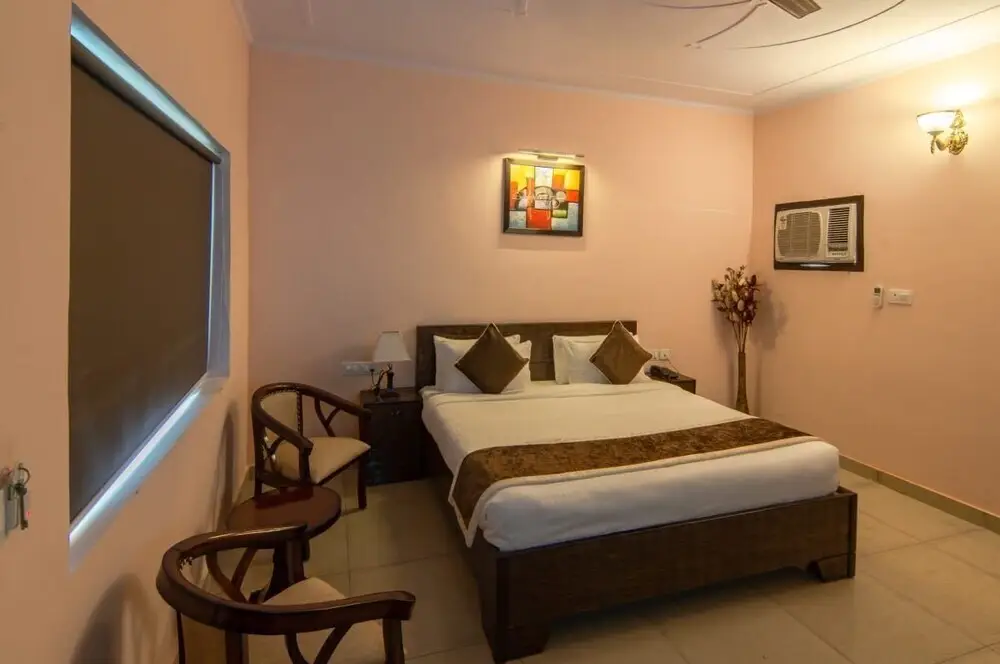 Наинитал: D Clarks Inn -Jim Corbett