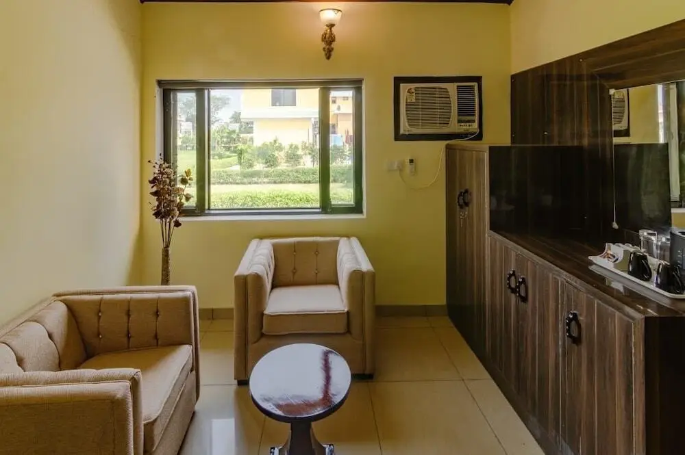 Наинитал: D Clarks Inn -Jim Corbett