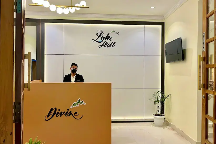 Наинитал: Divine by the Lake Hill