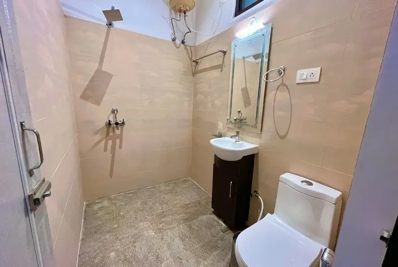 Наинитал: Hostel By The Lake Hill In Bhujiyaghat