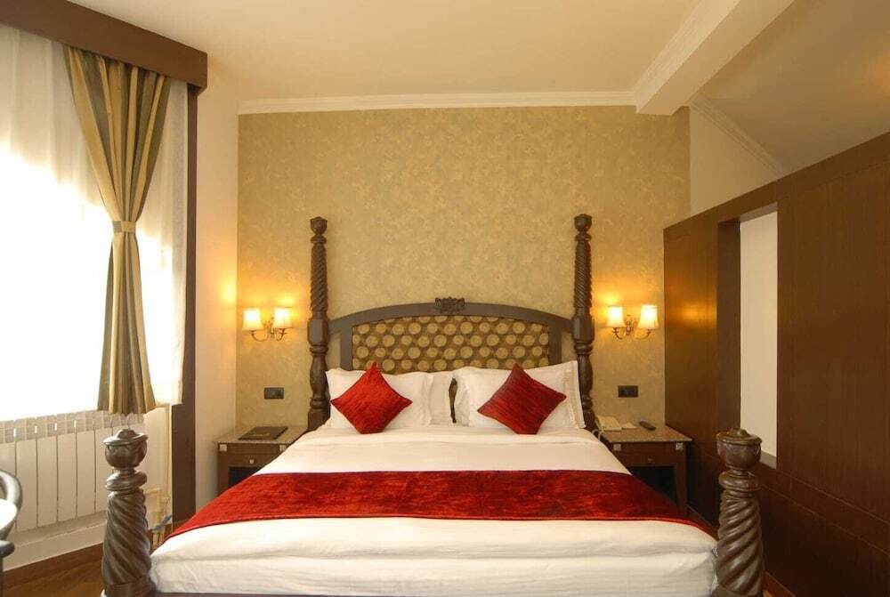 Наинитал: Hotel Arif Castle