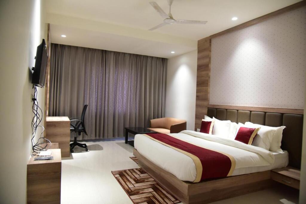 Наинитал: Hotel Crystal Grand