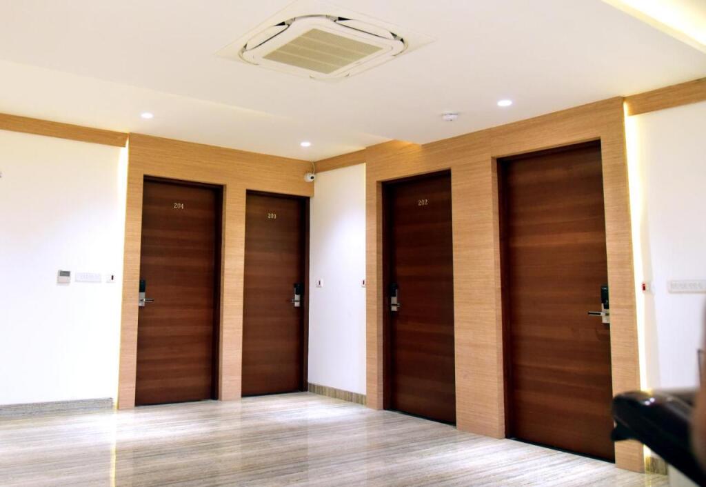 Наинитал: Hotel Crystal Grand