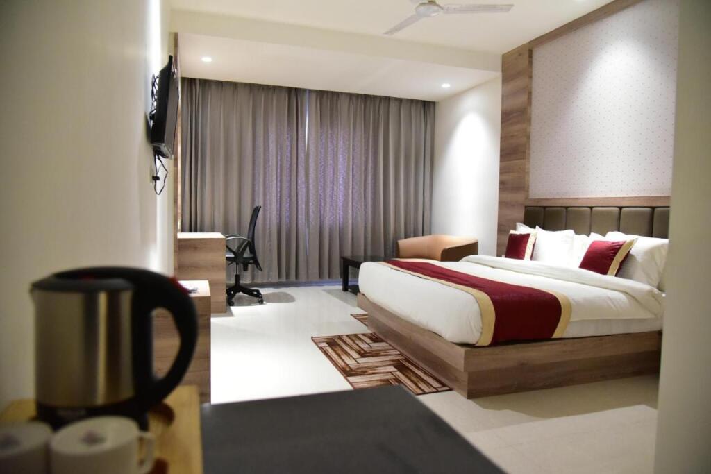 Наинитал: Hotel Crystal Grand