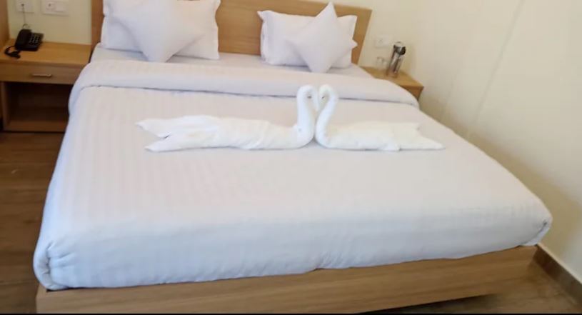 Наинитал: Hotel Emoji Inn