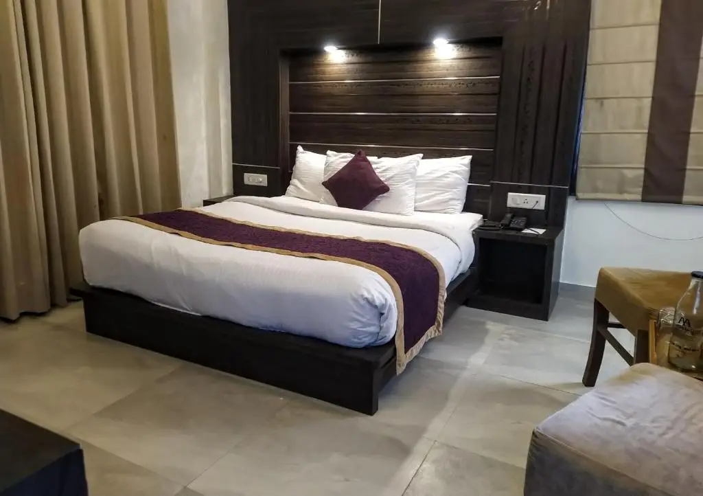 Наинитал: Hotel Holiday Highlights by Howard
