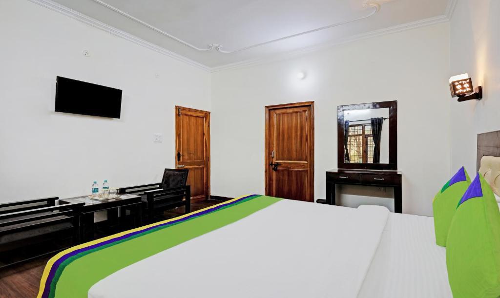Наинитал: Treebo Trend Lake View Inn Bhimtal